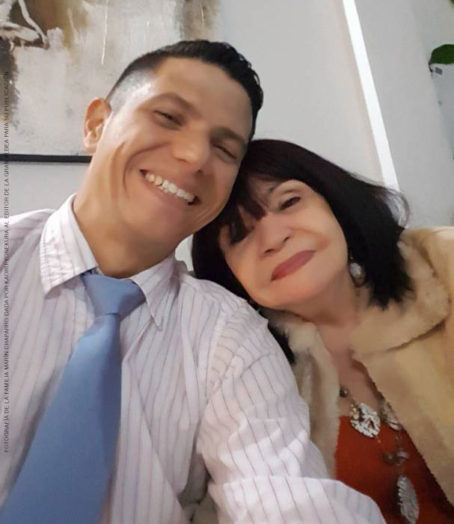 Igbert Marín Chaparro junto a su mamá Nelis en la Navidad de 2017, unos meses antes de ser detenido (Fotografía: Familia Marín Chaparro).